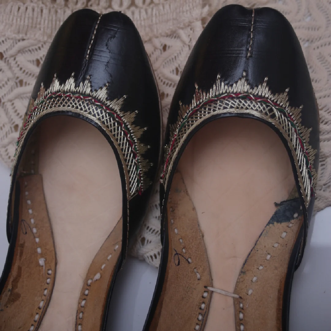 Black  Pahari leather - Image 3