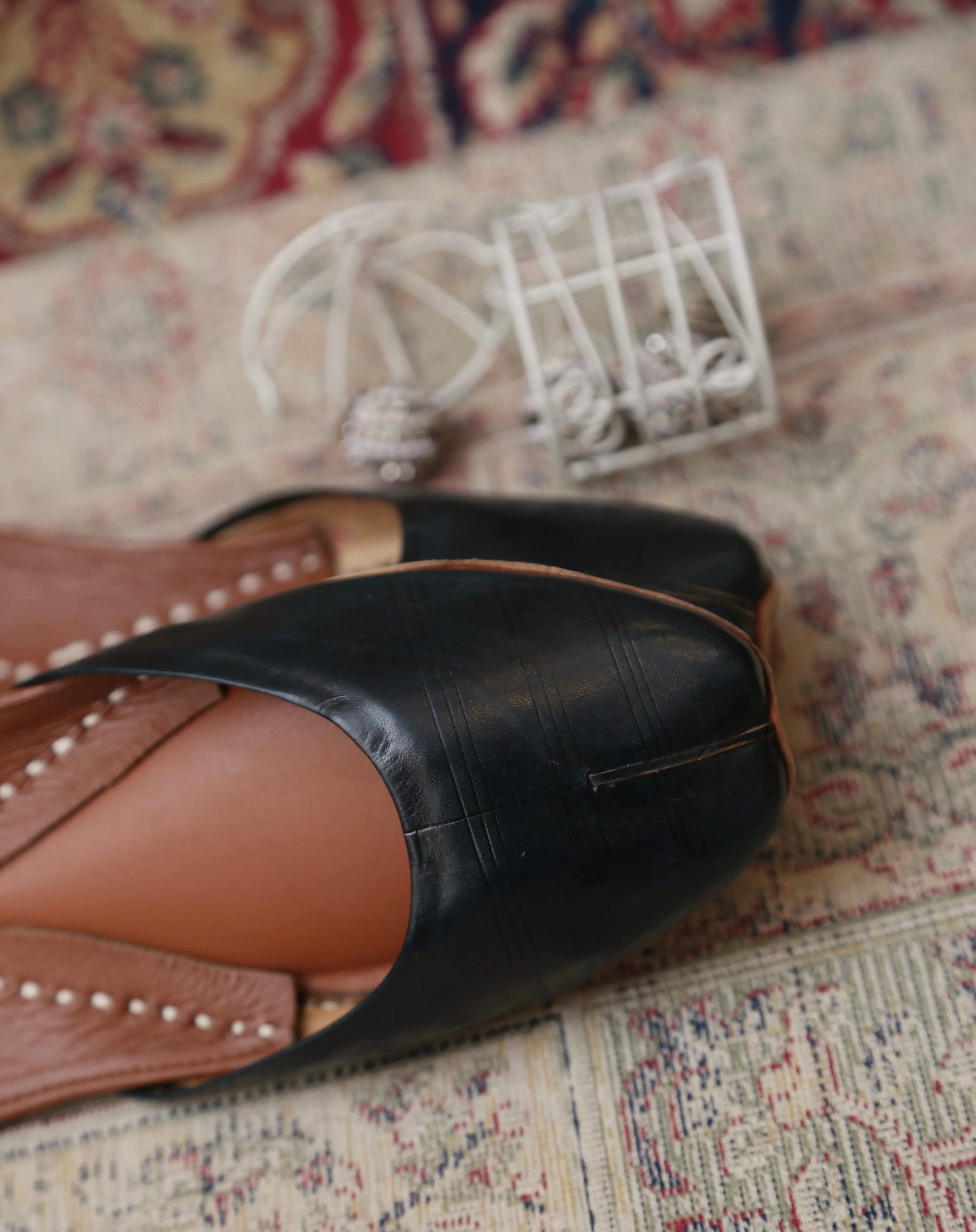 Black Simple Leather Khussa - Image 3