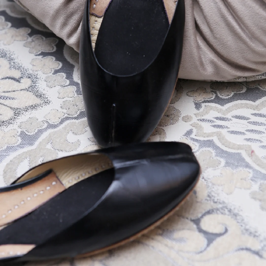 Black Simple Leather Khussa - Image 4