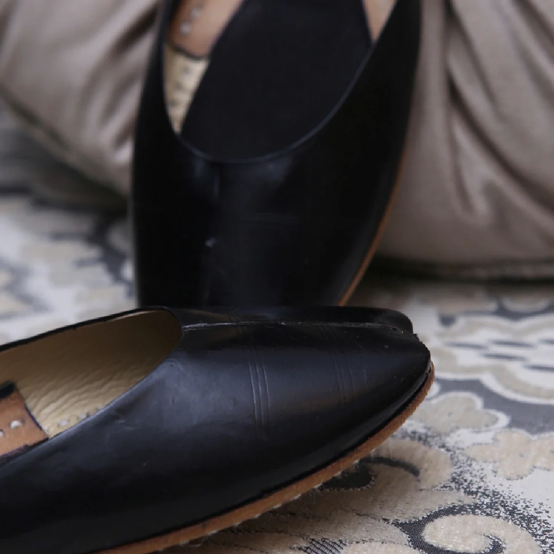 Black Simple Leather Khussa - Image 5