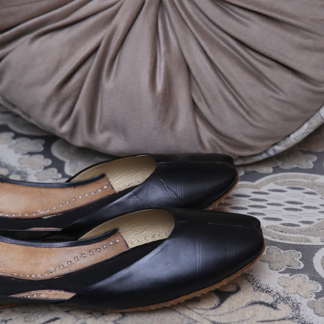 Black Simple Leather Khussa - Image 6