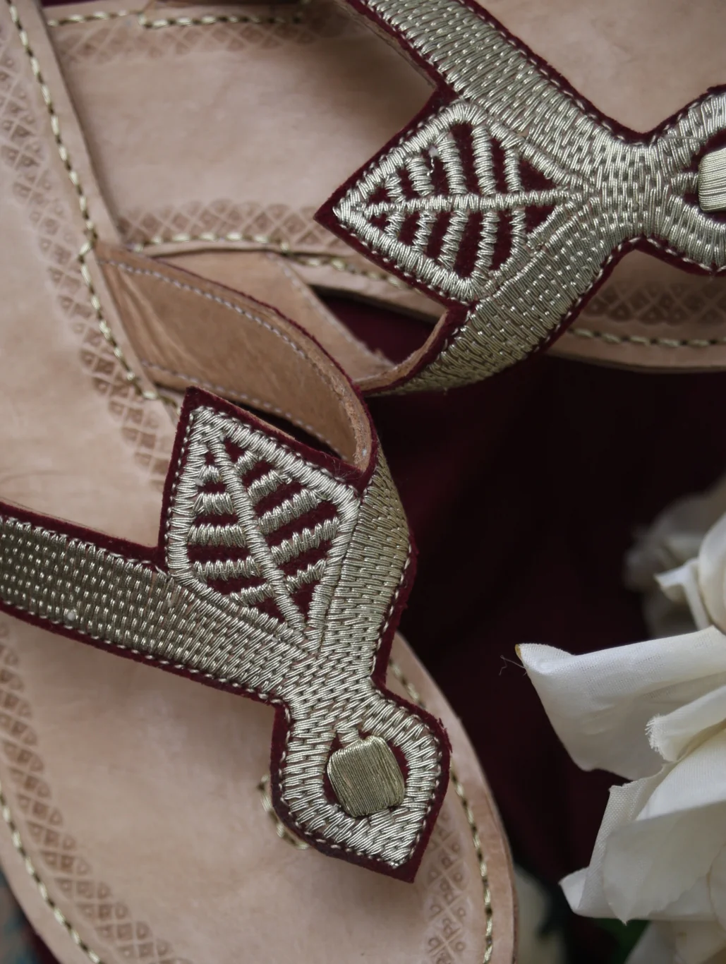 Maroon Taj Kolapuri - Image 4